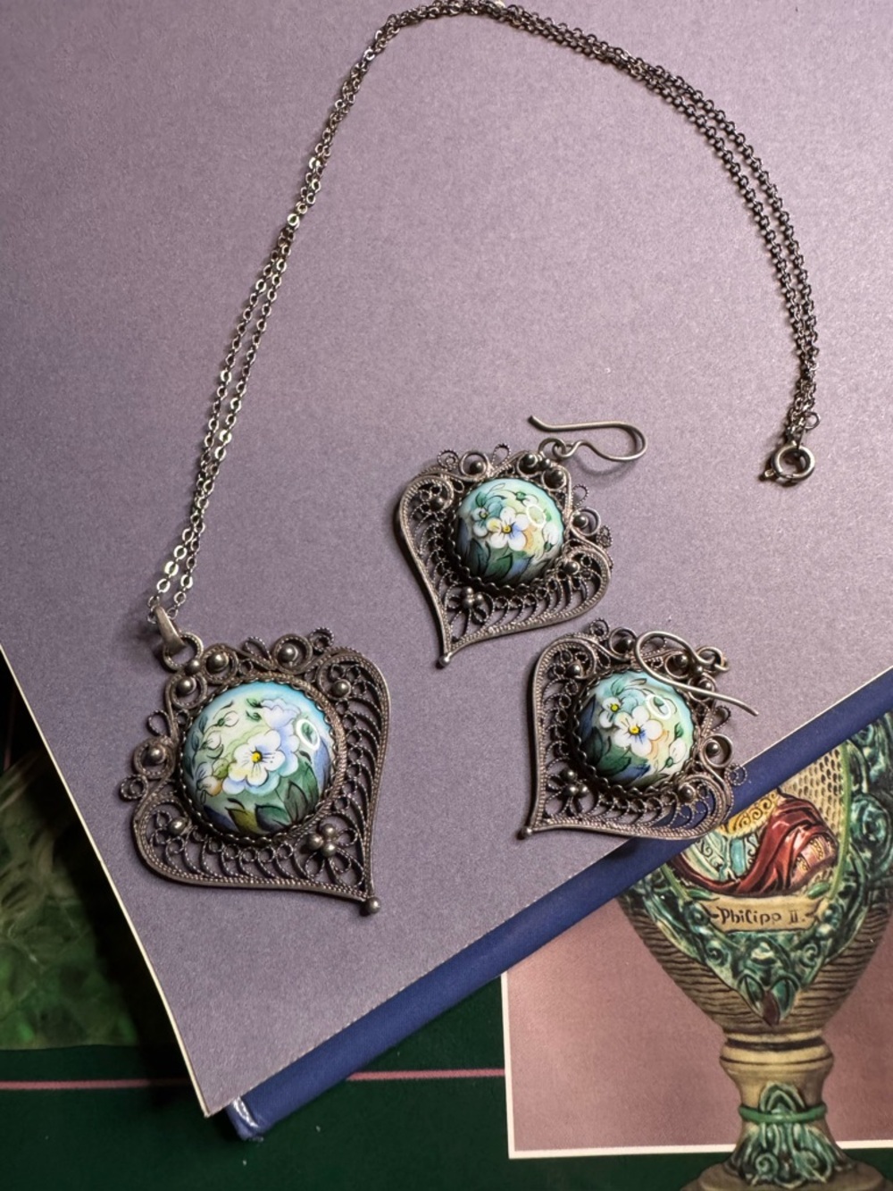 Vintage beautiful art nouveau necklace and earring set preowned